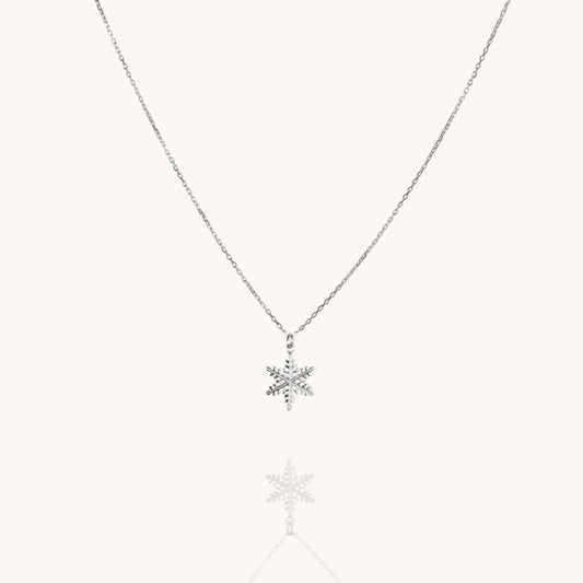 Bon Hiver silver necklace with silver snowflake pendant